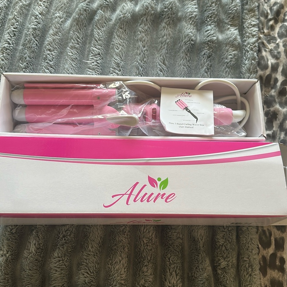 NIB. Alure 3 Barrel Hair Curler/Waver